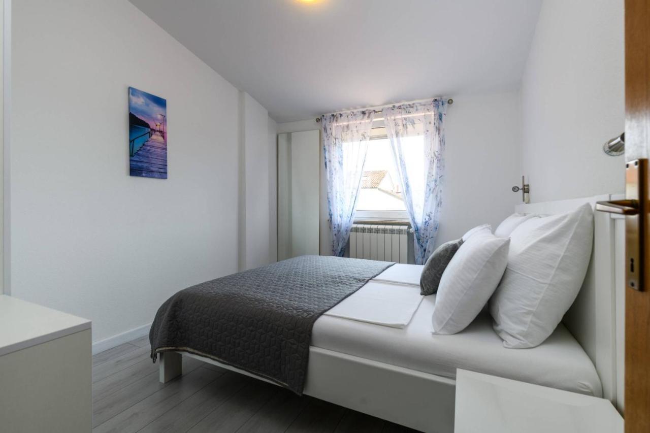 Apartments Somi Пореч Екстер'єр фото