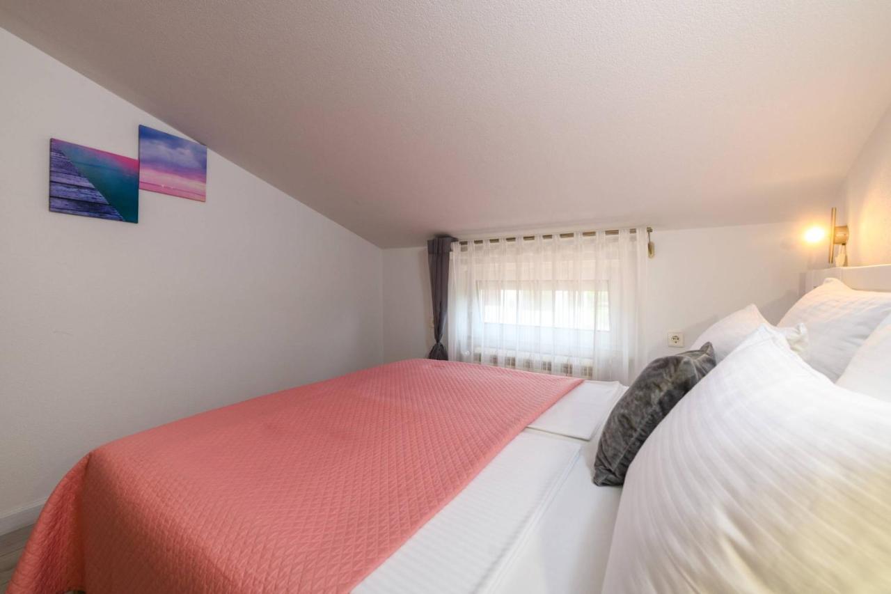 Apartments Somi Пореч Екстер'єр фото
