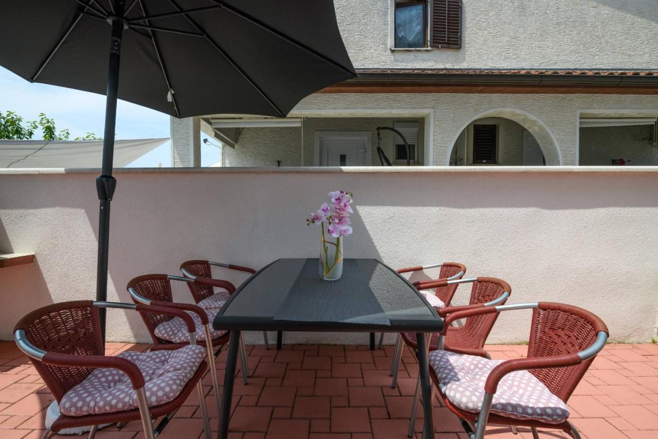 Apartments Somi Пореч Екстер'єр фото