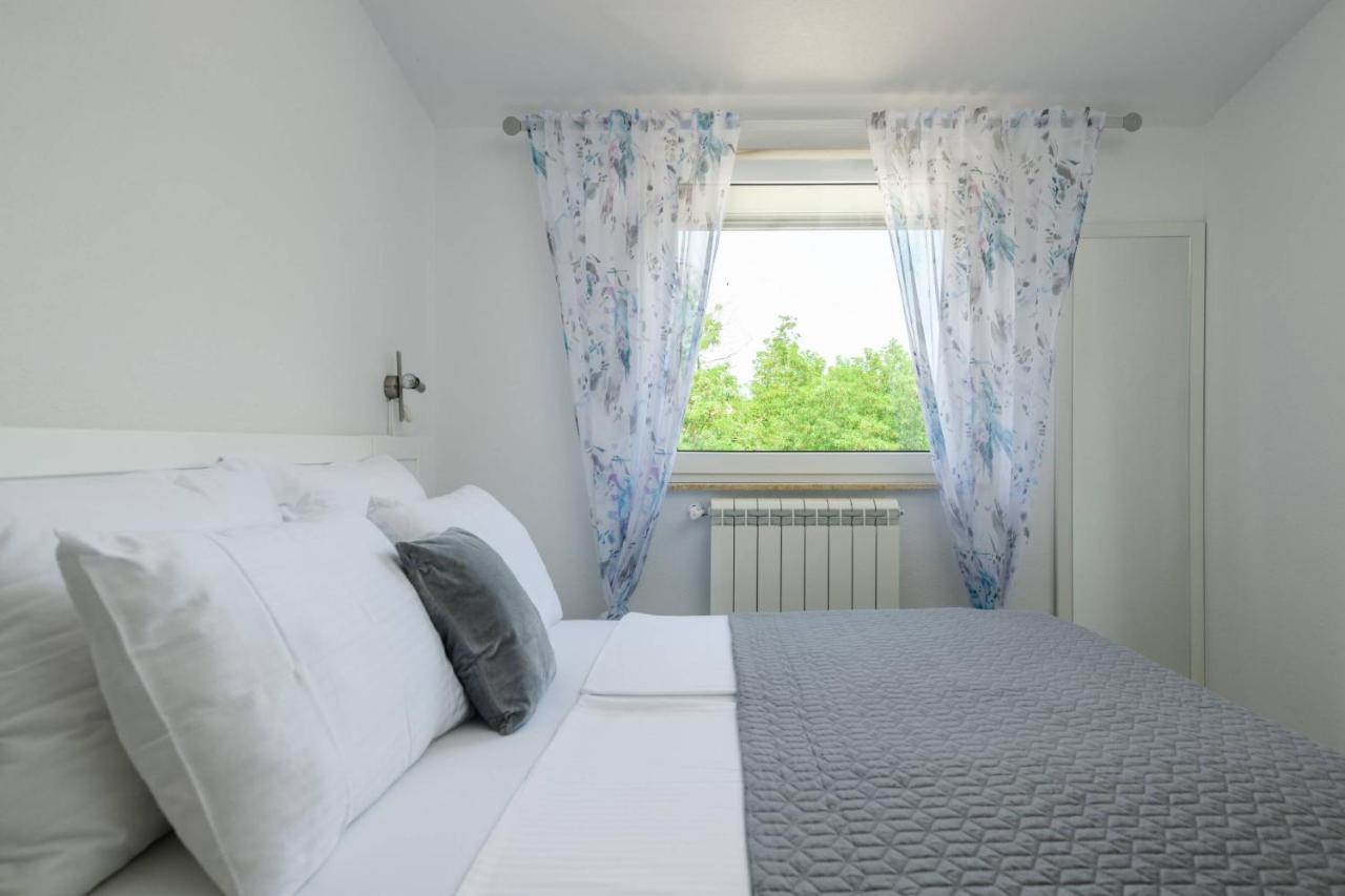 Apartments Somi Пореч Екстер'єр фото